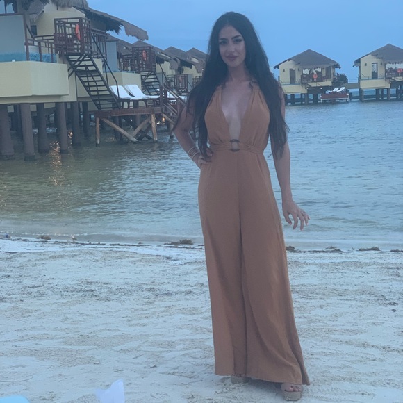 Beige jumpsuit - Picture 1 of 3